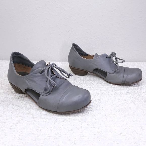 P. Monjo Argila Cut-Out Leather Heeled Booties - Picture 2 of 11